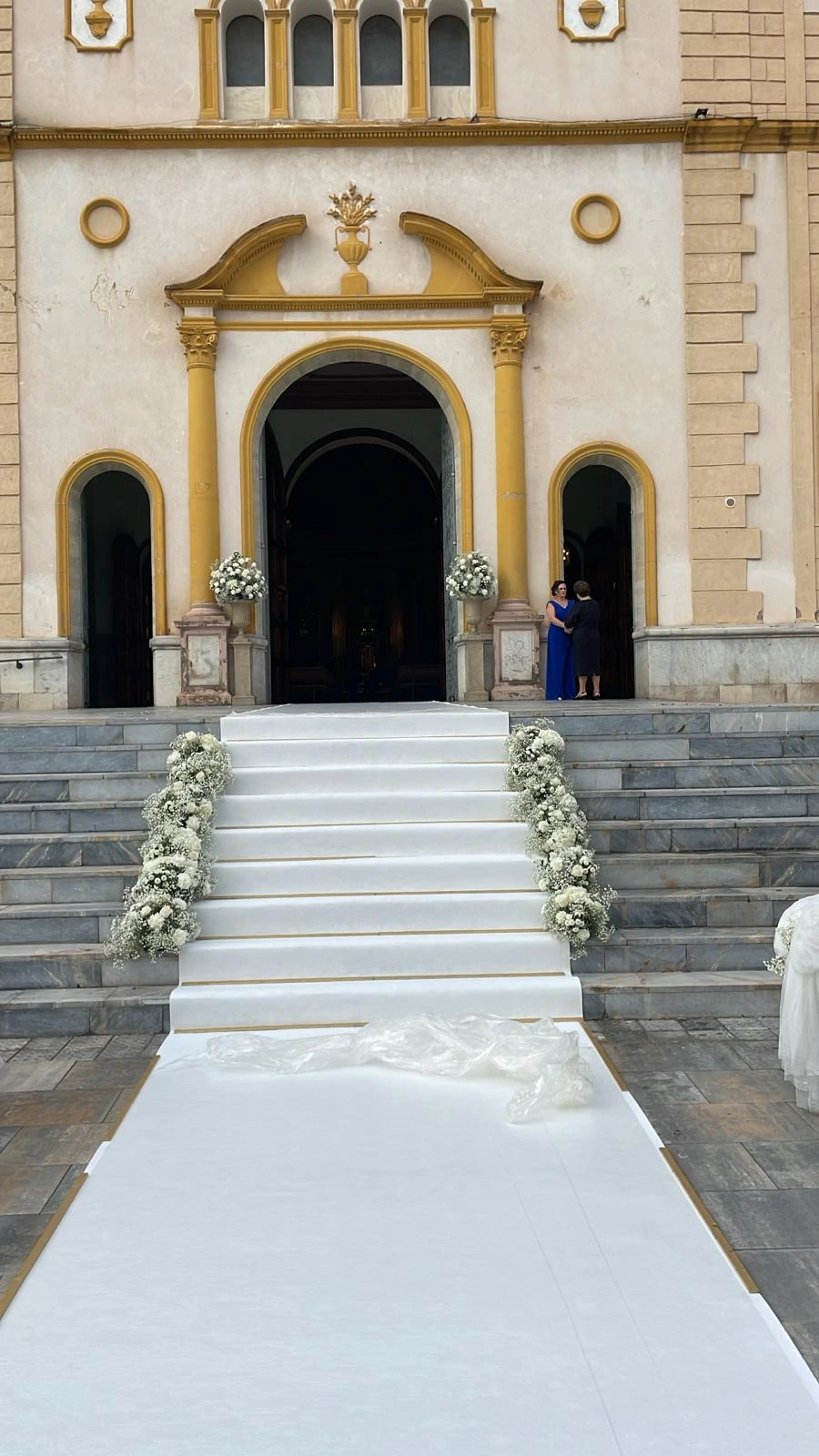 Con flores frescas y de temporada. Floristería online con entrega rápida para sorprender en cualquier ocasión.