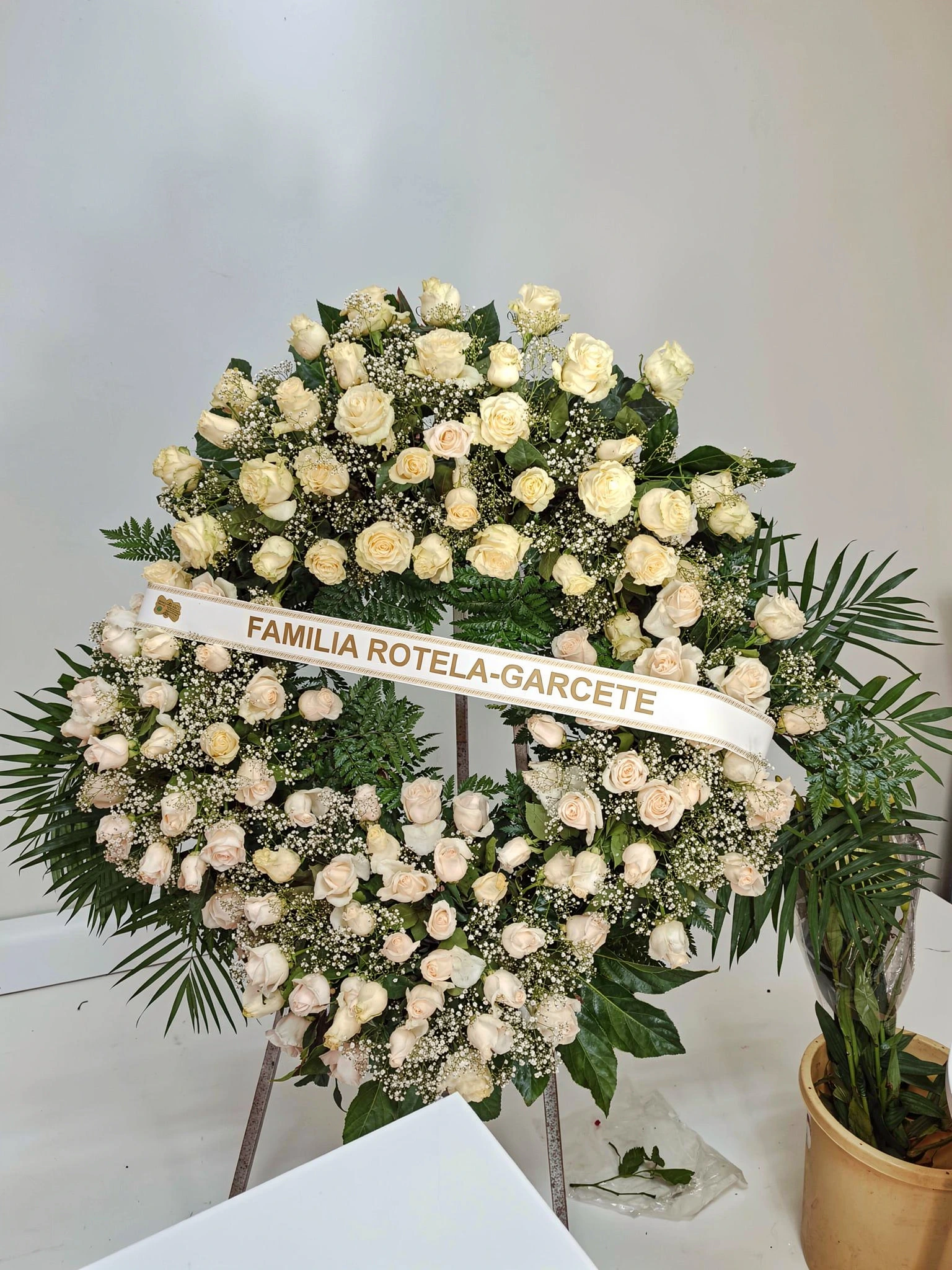 Con flores frescas y de temporada. Floristería online con entrega rápida para sorprender en cualquier ocasión.