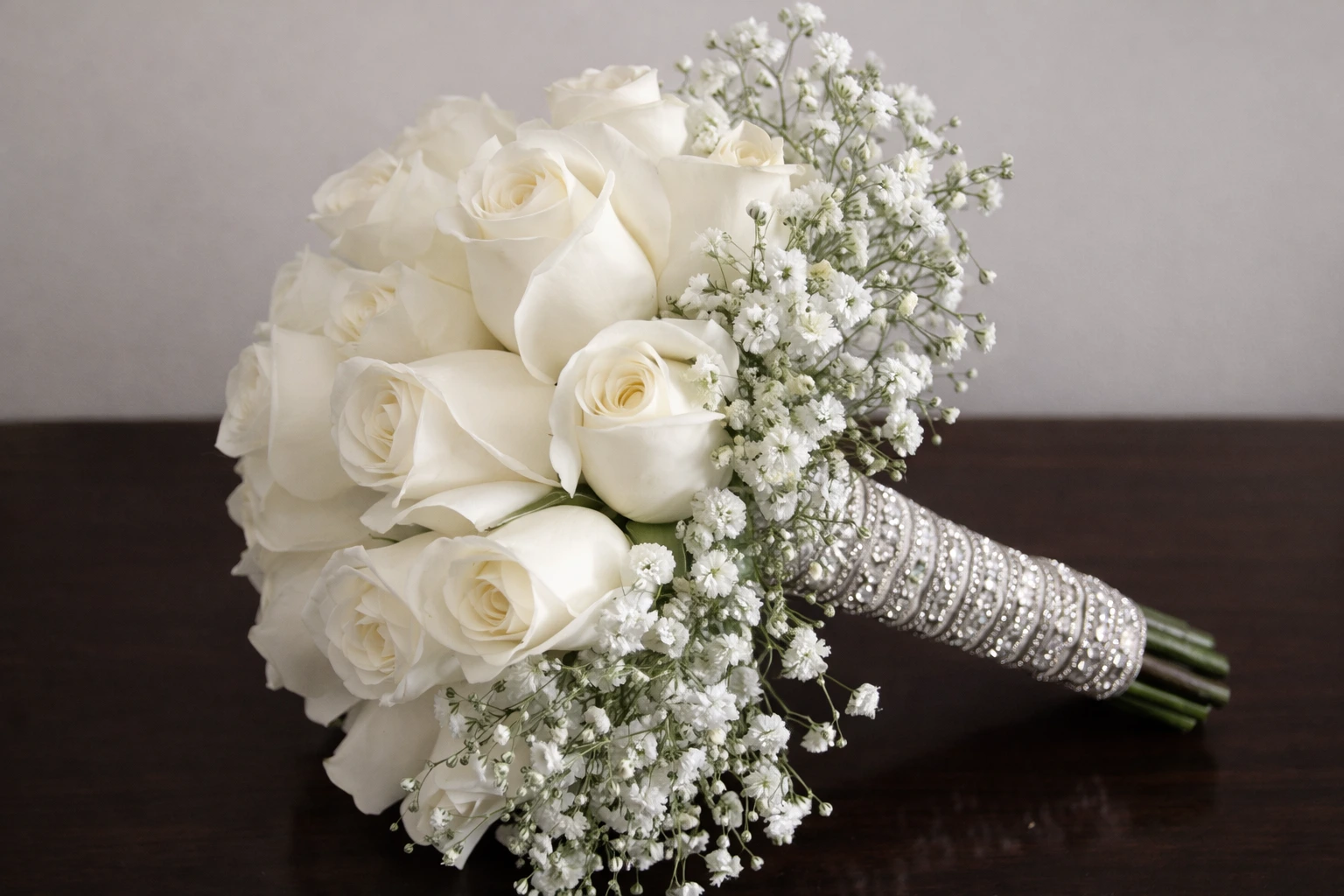 Con flores frescas y de temporada. Floristería online con entrega rápida para sorprender en cualquier ocasión.