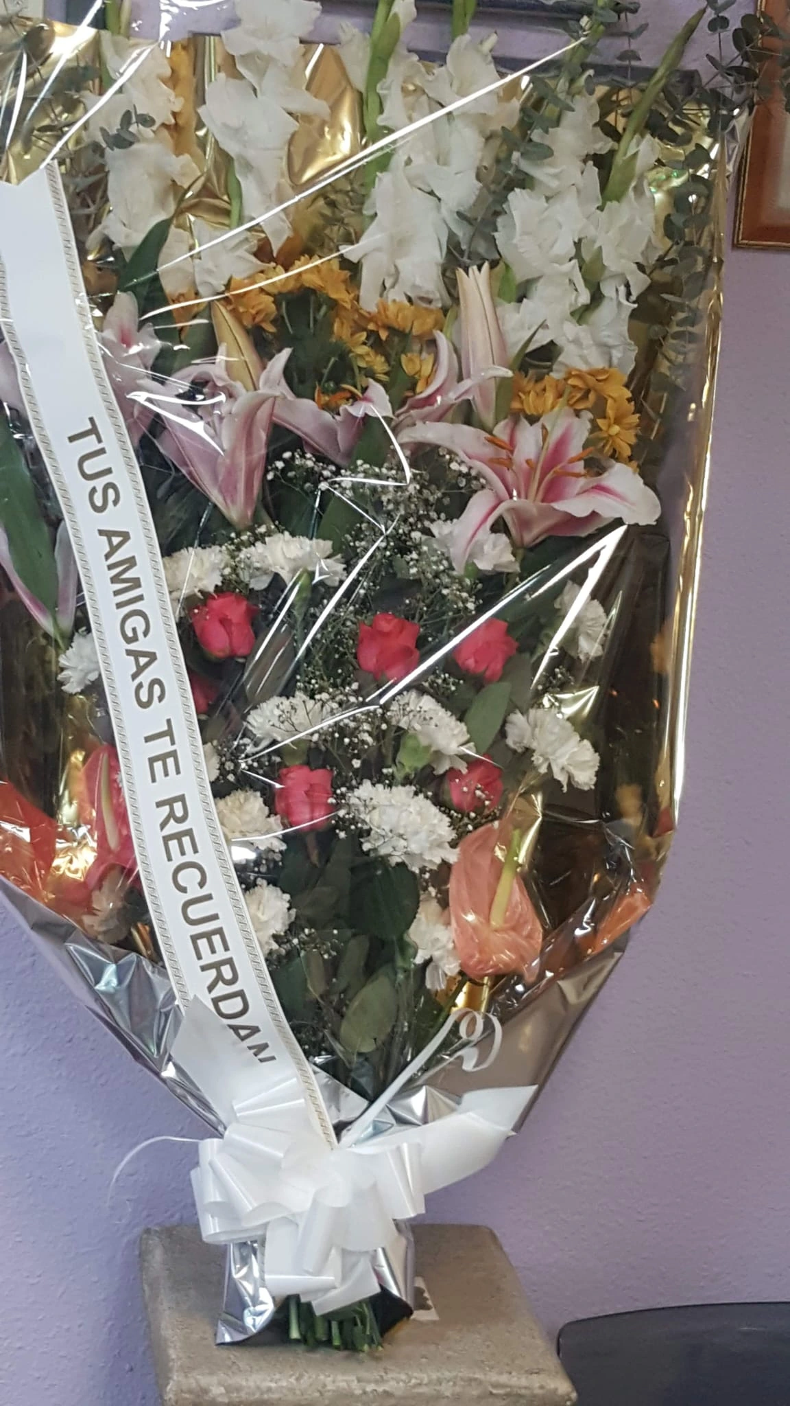 Con flores frescas y de temporada. Floristería online con entrega rápida para sorprender en cualquier ocasión.