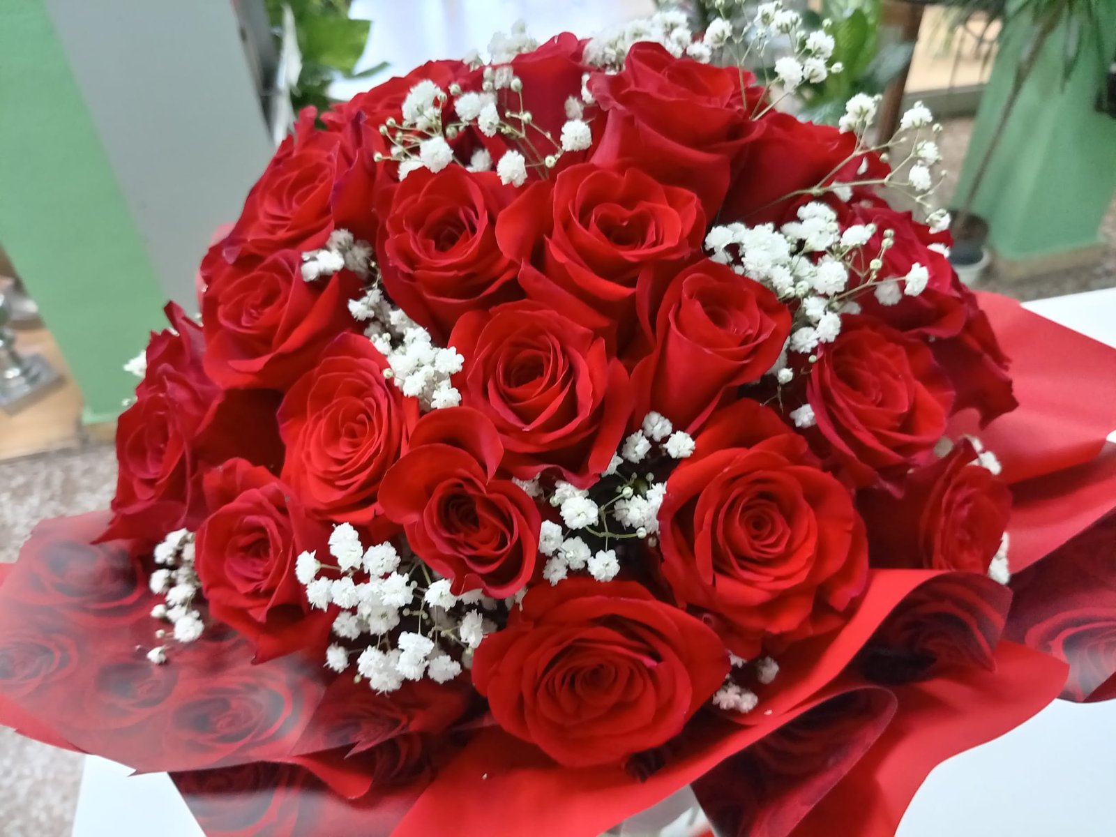 Con flores frescas y de temporada. Floristería online con entrega rápida para sorprender en cualquier ocasión.