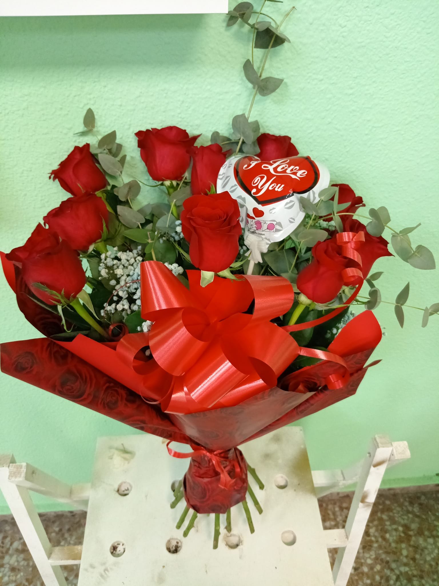 Con flores frescas y de temporada. Floristería online con entrega rápida para sorprender en cualquier ocasión.